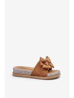 Dámské žabky na platformě s mašlí Camel model 21653345 - Boto Dámské žabky na platformě s mašlí Camel model 21653345 - Boto