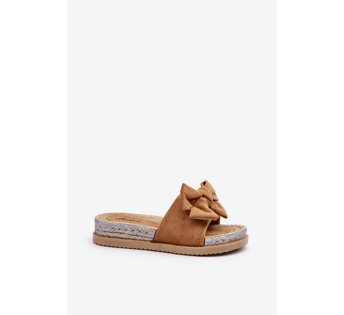 Dámské žabky na platformě s mašlí Camel model 21653345 - Boto Dámské žabky na platformě s mašlí Camel model 21653345 - Boto