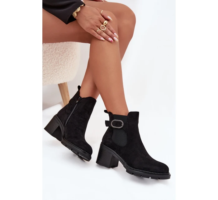 Zateplené dámské boty na podpatku s ozdobnou sponou černé model 21706995 - Boto Zateplené dámské boty na podpatku s ozdobnou sponou černé model 21706995 - Boto