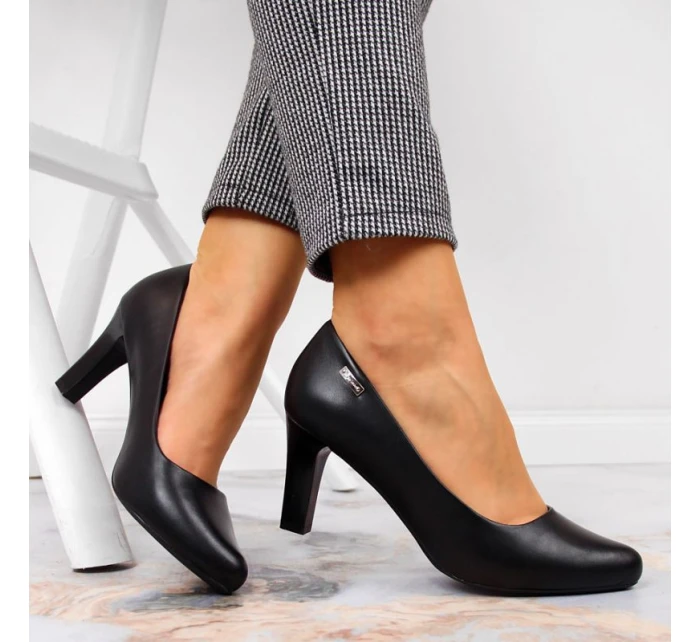 Černé lodičky na jehlovém podpatku W Sergio Leone