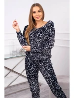 Velurová souprava v černé barvě s leopardím potiskem Velurová souprava v černé barvě s leopardím potiskem