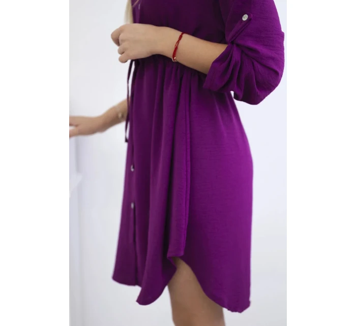 Šaty se zapínáním na knoflíky a zavazováním v pase tmavě fialová