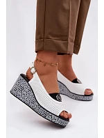 Kožené sandály na platformě model 22101381 bílé - S.Barski