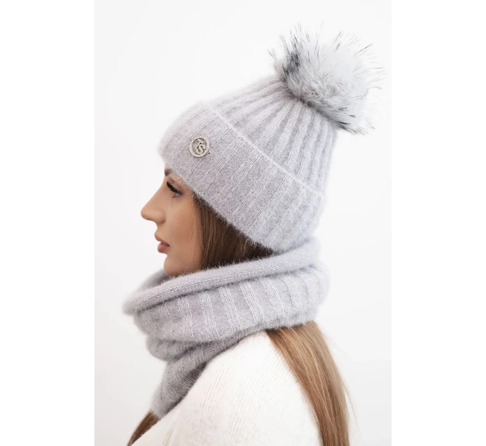 Dámská zimní souprava s bambulí a komin šedý Dámská zimní souprava s bambulí a komin šedý