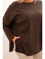 Dámská blůza Plus Size s model 21820409 kapsou a ohrnovacími rukávy hnědá - K-Fashion