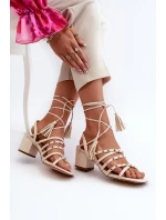 Béžové sandály na nízkém podpatku se zavazováním Chrisele zdobené cvočky Béžové sandály na nízkém podpatku se zavazováním Chrisele zdobené cvočky