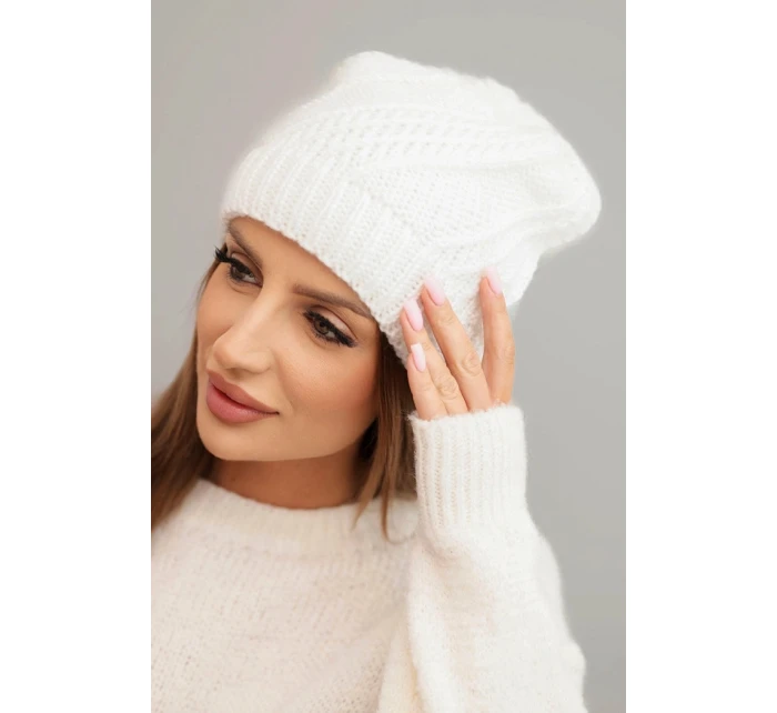 Dámská zimní čepice z vlny model 21750352 bílá - K-Fashion Dámská zimní čepice z vlny model 21750352 bílá - K-Fashion