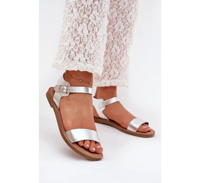 Dámské Sandály Na Plochém Podpatku Eko Kůže Stříbrné model 21703875 - Boto Dámské Sandály Na Plochém Podpatku Eko Kůže Stříbrné model 21703875 - Boto