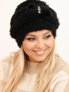 Dámská zimní čepice model 21441596 s ozdobou a kožešinou černá - K-Fashion