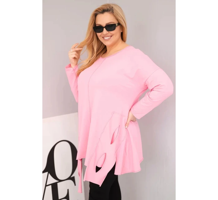 Dámská bavlněná blůza Plus Size s asymetrickým spodním lemem a výřezy světle růžová