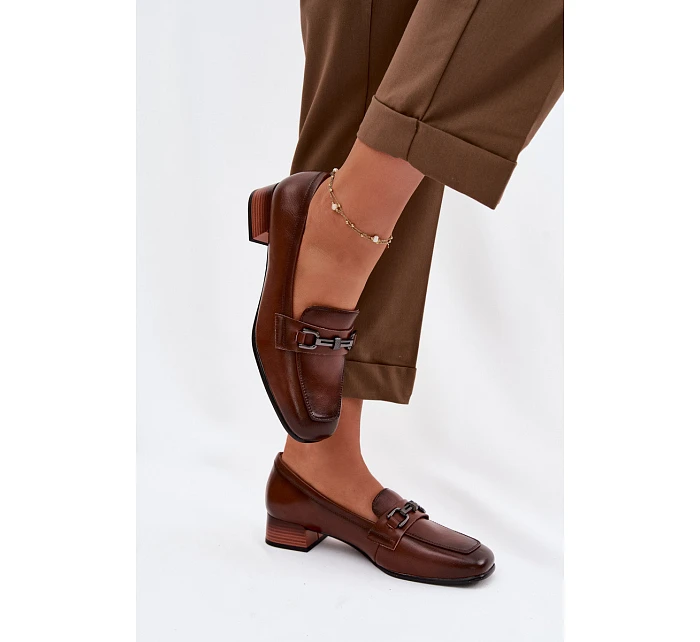 Kožené dámské polobotky na podpatku s ozdobou model 22069498 hnědé - VINCEZA Kožené dámské polobotky na podpatku s ozdobou model 22069498 hnědé - VINCEZA