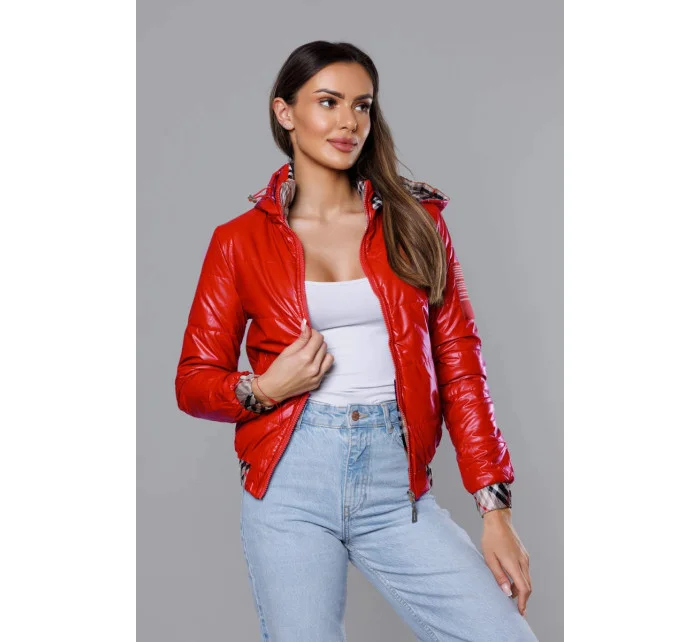 Krátká červená dámská bunda s ozdobným lemováním model 17556060 - S'WEST Krátká červená dámská bunda s ozdobným lemováním model 17556060 - S'WEST