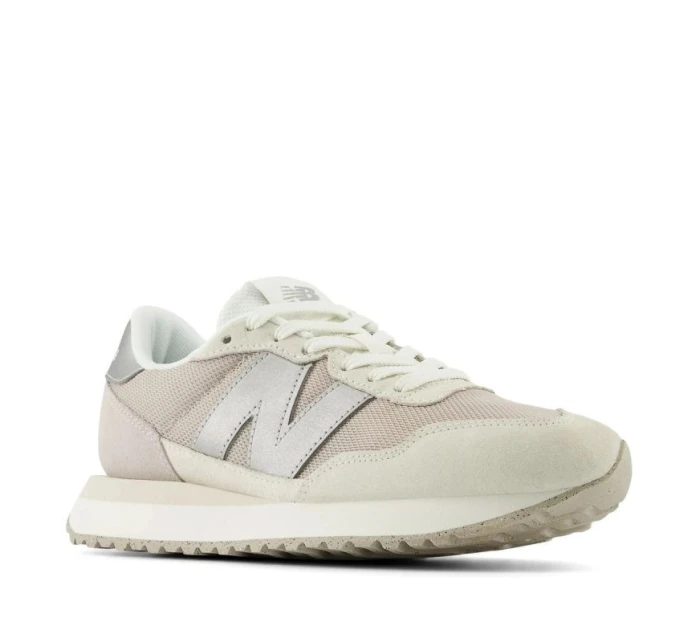 Boty W model 21167339 - New Balance