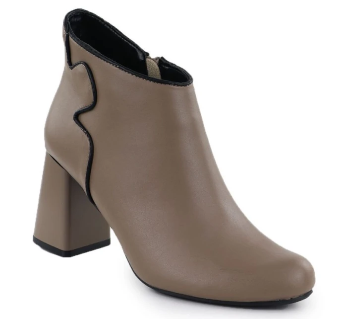 Elegantní kožené boty na jehlovém podpatku béžové model 21905510 - JEZZI Elegantní kožené boty na jehlovém podpatku béžové model 21905510 - JEZZI