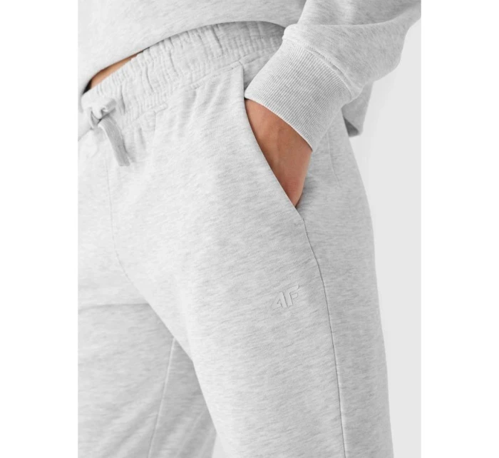 Dámské tepláky typu jogger model 21432813 - 4F Dámské tepláky typu jogger model 21432813 - 4F