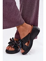 Kožené platformové pantofle s ozdobnou květinou Vinceza 41511 Černé