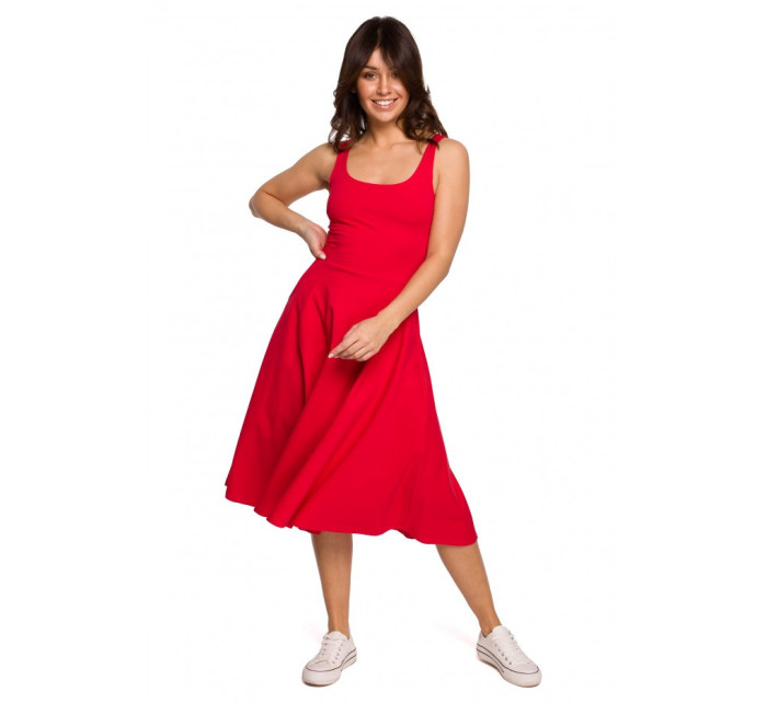 model 18003927 Přiléhavé šaty bez rukávů červené - BeWear