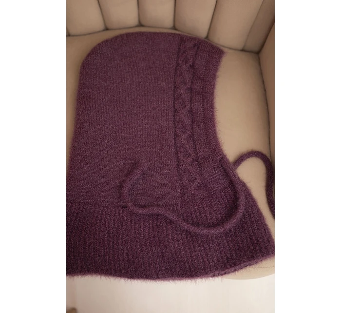 Dámská čepice s kapucí a pleteným vzorem tmavě fialová