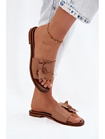 Kožené dámské pantofle s ozdobou model 22185423 Cappuccino - Zazoo Kožené dámské pantofle s ozdobou model 22185423 Cappuccino - Zazoo
