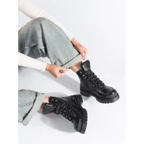 Moderní dámské  kotníčkové boty černé platforma