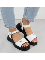 Dámské kožené sandály na hrubé podrážce s motýlím vzorem bílé Filippo DS6811 Dámské kožené sandály na hrubé podrážce s motýlím vzorem bílé Filippo DS6811