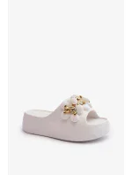 Dámské pěnové pantofle s ozdobami na silné bílá model 20897481 - Kesi Dámské pěnové pantofle s ozdobami na silné bílá model 20897481 - Kesi
