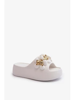 Dámské pěnové pantofle s ozdobami na silné podrážce, bílá Bremavia