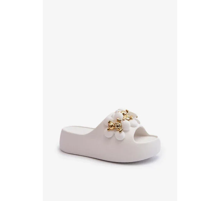 Dámské pěnové pantofle s ozdobami na silné bílá model 20897481 - Kesi Dámské pěnové pantofle s ozdobami na silné bílá model 20897481 - Kesi