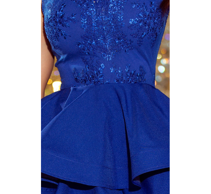 Exkluzivní šaty s krajkovým výstřihem Numoco CHARLOTTE - modré