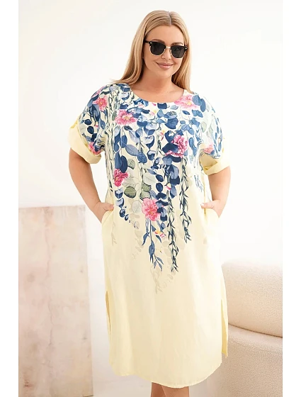 Dámské viskózové šaty Plus Size s krátkým rukávem a rozparky na bocích žlutá