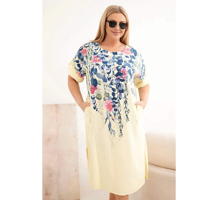 Dámské viskózové šaty Plus Size s krátkým rukávem a rozparky na bocích žlutá