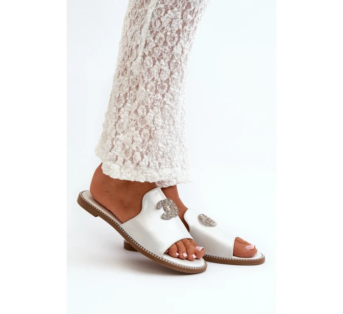 Elegantní Dámské Lesklé Žabky S Ozdobou S.Barski KV27-050 Stříbrné Elegantní Dámské Lesklé Žabky S Ozdobou S.Barski KV27-050 Stříbrné