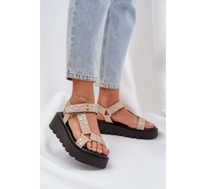 Zdobené sandály na platformě béžové model 21684501 - Boto Zdobené sandály na platformě béžové model 21684501 - Boto