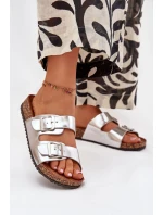 Dámské Pantofle Na Korkové Platformě S Přezkami Stříbrné model 21704298 - EVENTO Dámské Pantofle Na Korkové Platformě S Přezkami Stříbrné model 21704298 - EVENTO