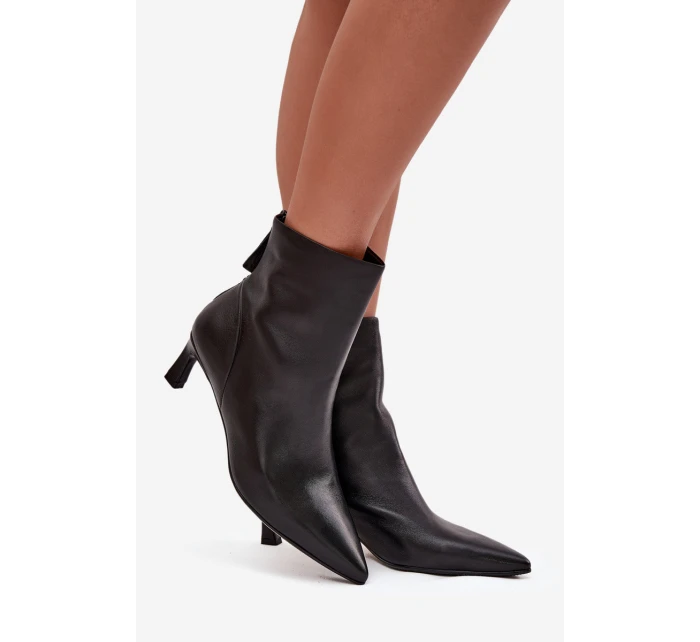 Dámské kotníkové boty z přírodní kůže na podpatku D&A model 21713638 Černé - S.Barski Dámské kotníkové boty z přírodní kůže na podpatku D&A model 21713638 Černé - S.Barski