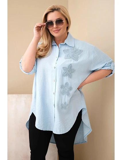 Dámská košile Plus Size z viskózy s květinovou výšivkou modrá