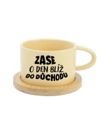 ZASE O DEN BLÍŽ DO DŮCHODU - žlutý hrníček makronka 200 ml