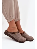 pantofle s výšivkou  tmavě béžové model 21714608 - Inblu