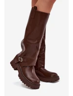 Zateplené kozačky s ohrnutým svrškem a přezkou čokoládové model 21704858 - Boto Zateplené kozačky s ohrnutým svrškem a přezkou čokoládové model 21704858 - Boto