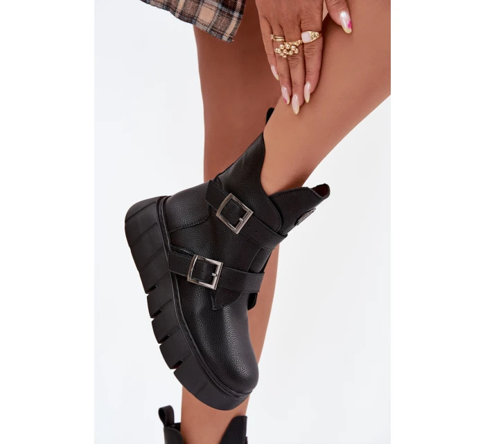 Kožené zateplené dámské kotníčkové boty na platformě s přezkami model 21707660 Černé - VINCEZA