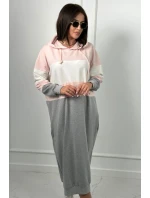 Trikolorní šaty s kapucí pudrově růžová + ecru + šedá Trikolorní šaty s kapucí pudrově růžová + ecru + šedá