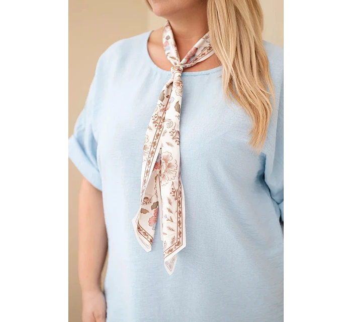 Dámská viskózová halenka Plus Size s krátkým rukávem a ozdobným šátkem modrá