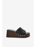 Dámské nazouváky na platformě se zlatými Černé model 21918859 - Boto