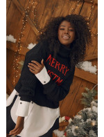 Volný vánoční svetr s černým rolákem