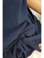 Zavazované šaty s psaníčkovým spodkem tmavě modré