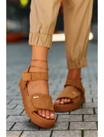 Dámské semišové sandály na platformě Big Star model 21655477 Hnědé - Big Star Shoes