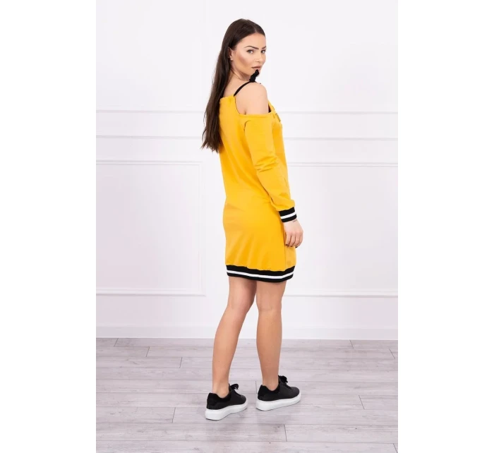 Šaty Tres Chic v hořčicové barvě Šaty Tres Chic v hořčicové barvě