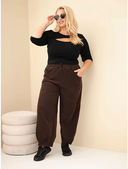 Dámské kalhoty bavlněné Plus Size manšestrové s gumou v pase a kapsami hnědé Dámské kalhoty bavlněné Plus Size manšestrové s gumou v pase a kapsami hnědé