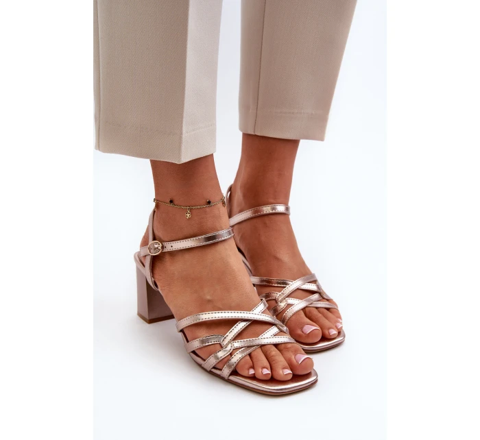 Dámské sandály na podpatku model 21656603 Zlaté - SERGIO LEONE