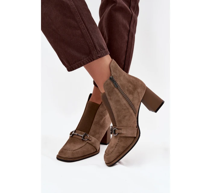 Dámské kotníkové boty z přírodního semiše na podpatek Artiker 57C0221 béžové